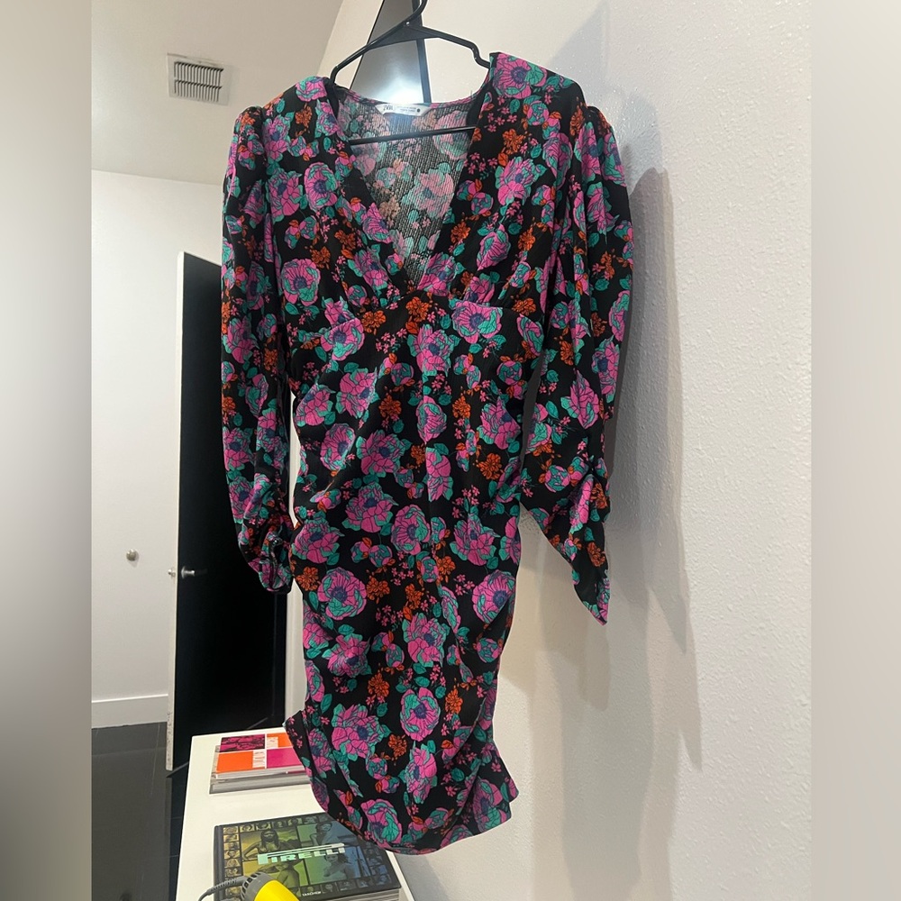 Zara long sleeve floral dress size Medium